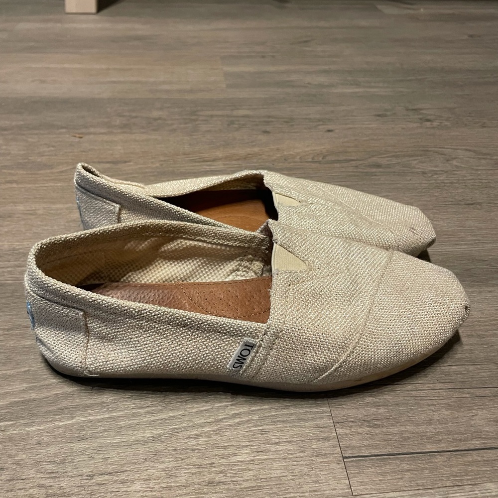 Metallic Gold Woven Toms
